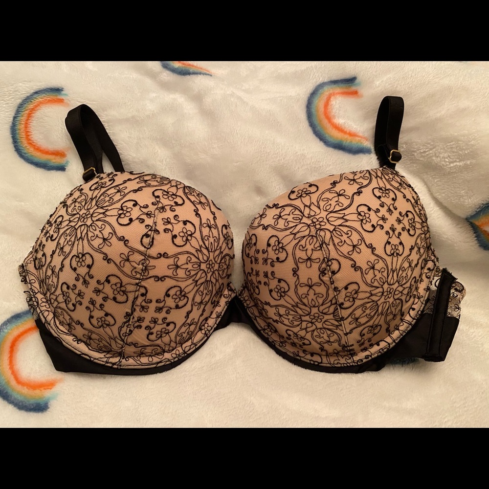 VICTORIA’S SECRET PUSH UP BRA